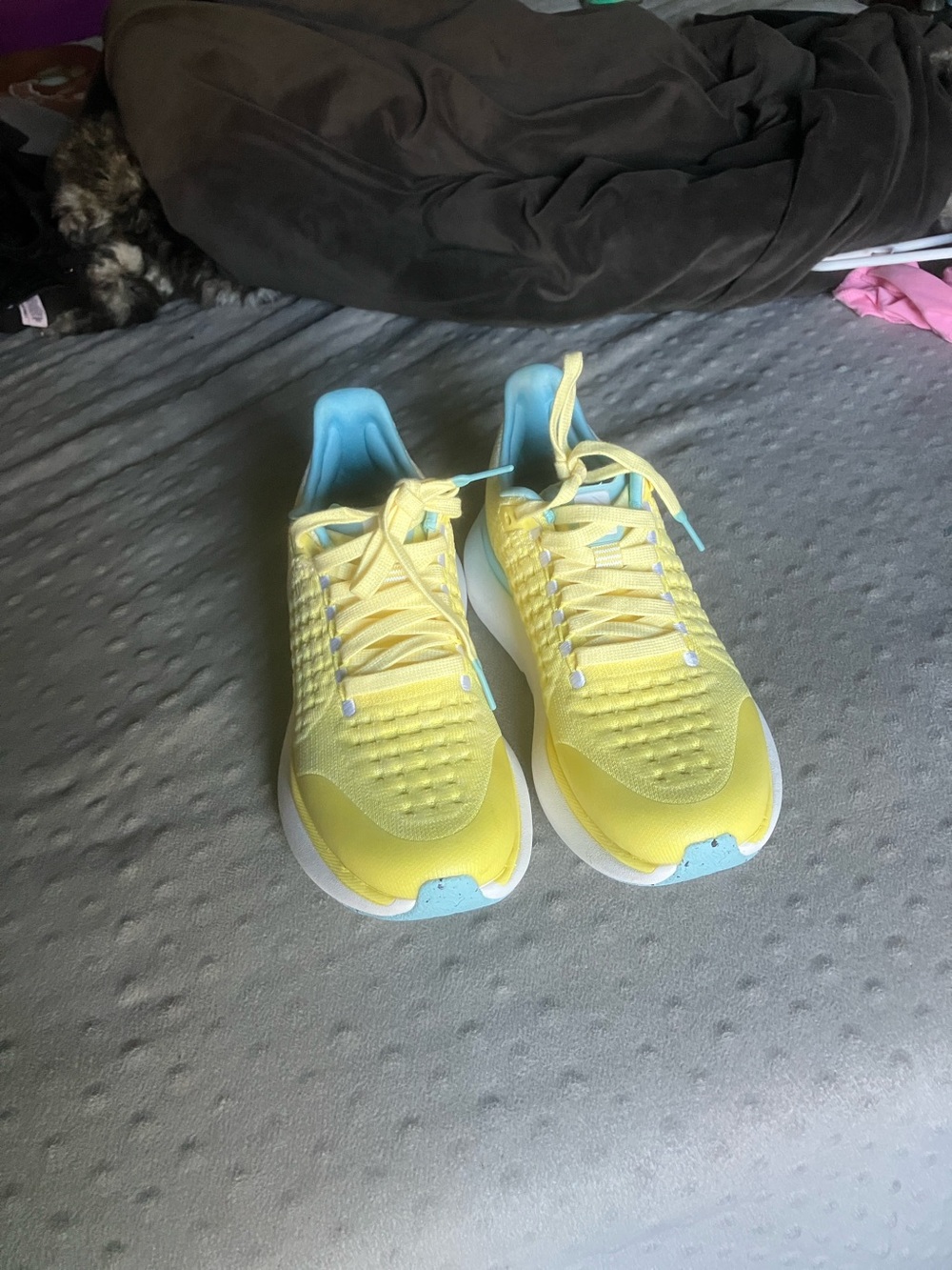 Women’s Lightweight Athletic Sneakers in Yellow with Light Blue Trim